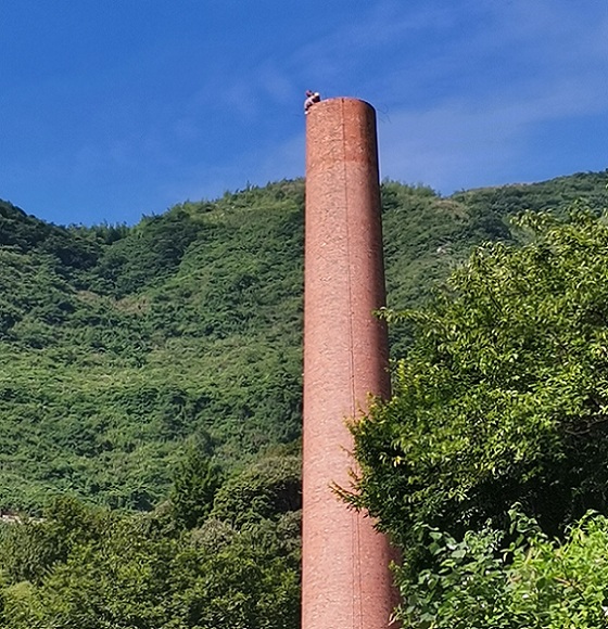石家莊煙囪拆除須找資質(zhì)齊全專業(yè)施工隊(duì)伍！