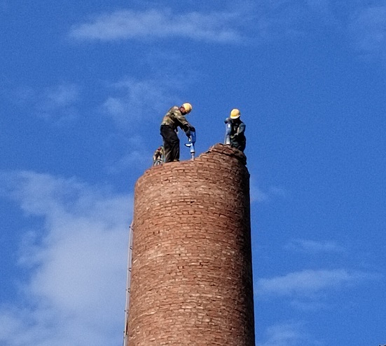 煙囪拆除專業(yè)公司:施工人員應(yīng)具備哪些條件?