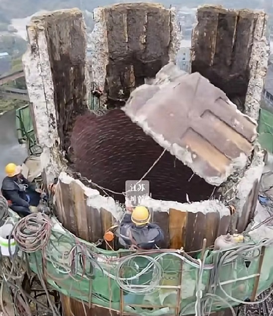 煙囪拆除公司:水泥煙囪人工拆除的優(yōu)勢