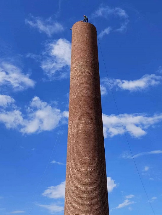 煙囪拆除公司:專業(yè)資質(zhì)與豐富經(jīng)驗(yàn)的拆除團(tuán)隊(duì)