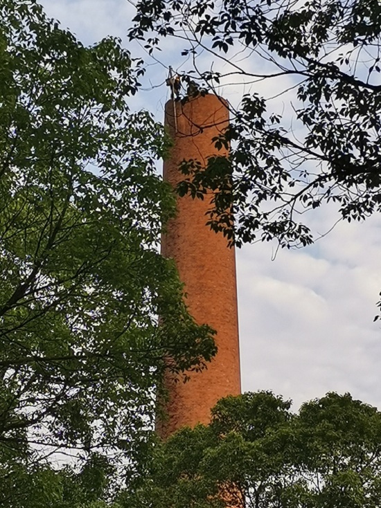 菏澤煙囪拆除公司:如何在安全拆除中平衡環(huán)保與效率